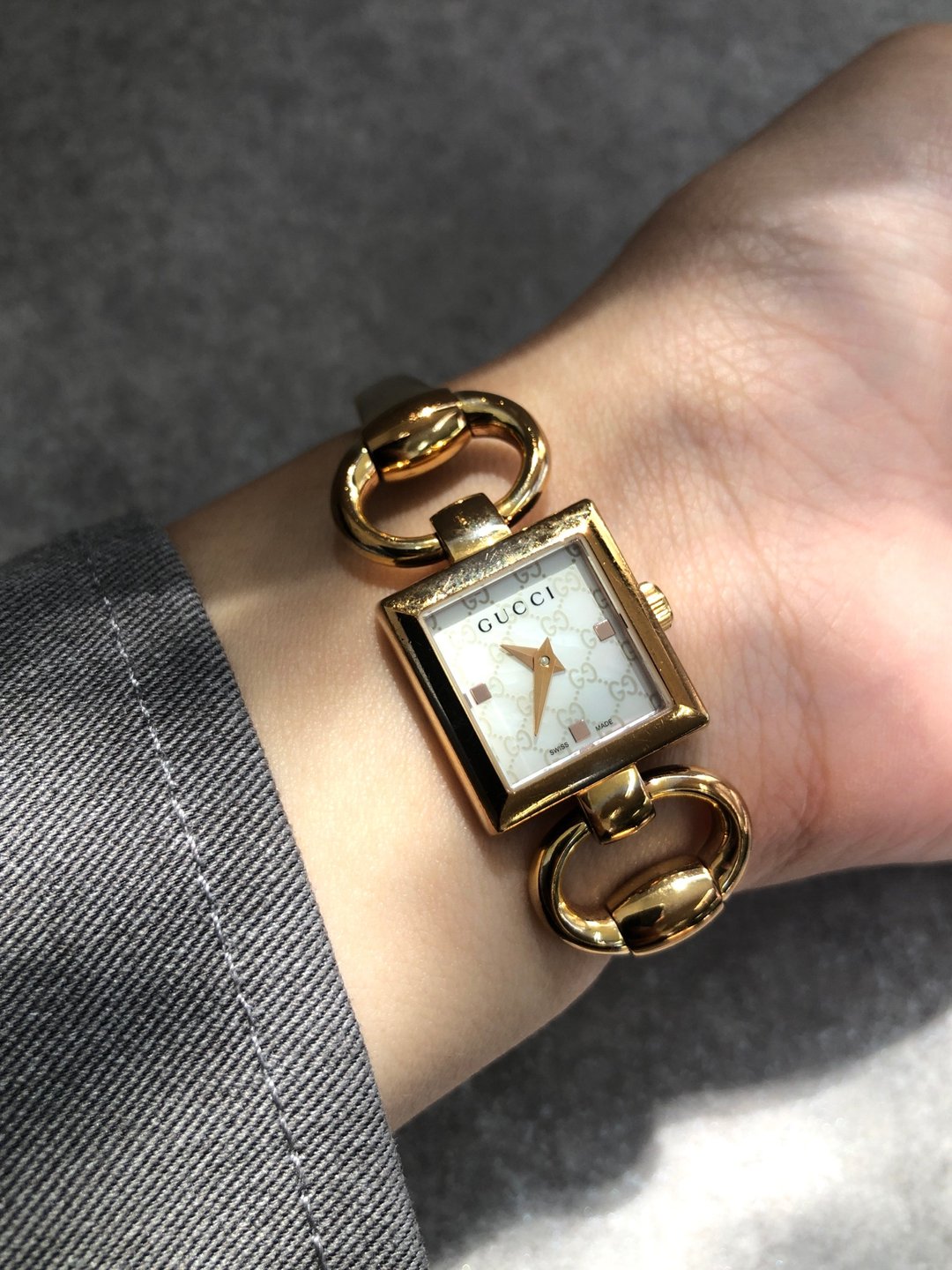 【 日本直送 名牌中古包 】GUCCI 古驰 手表 金色 不锈钢 120 石英 托纳沃尼 vintage 古董 gtrsvm - 女表 - 不锈钢 金色