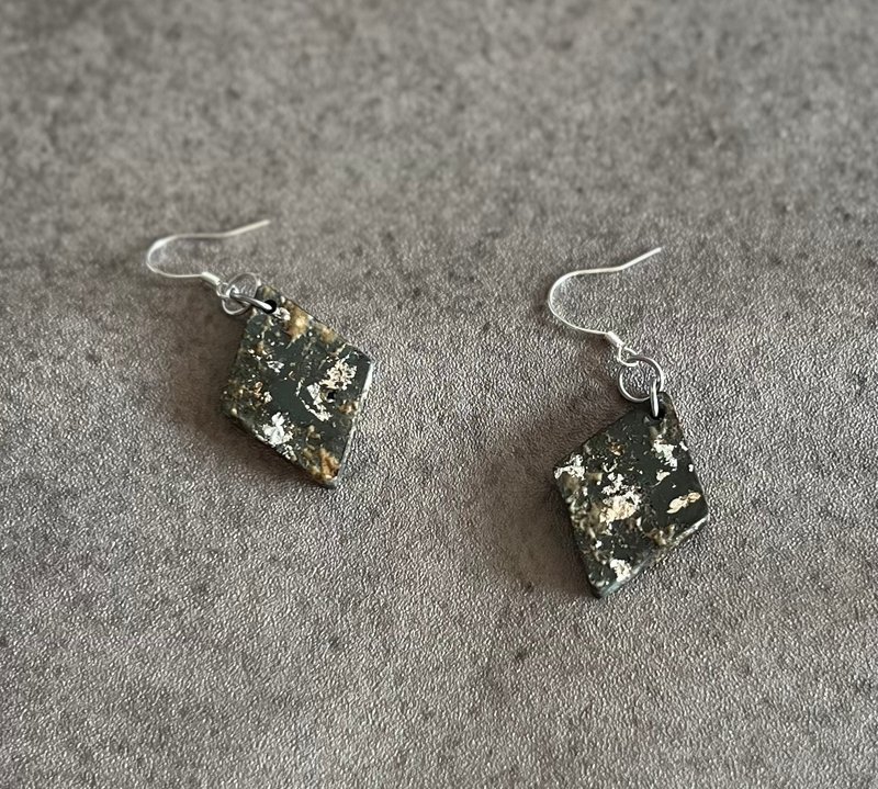 菱形耳环/古风雪映墨绿/jesmonite/饰品/银箔/925纯银耳勾/抗过敏 - 耳环/耳夹 - 环保材料 白色