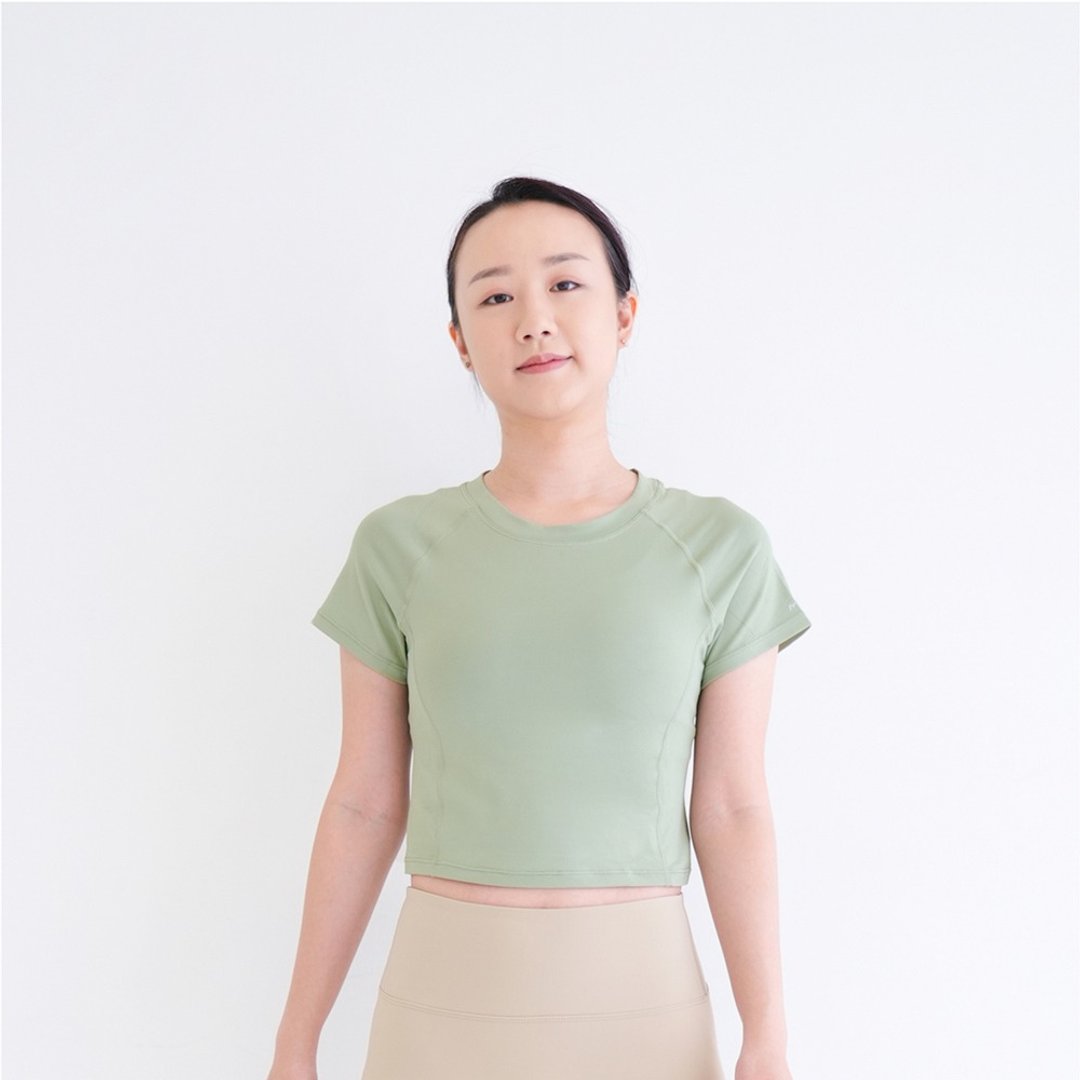 【Mukasa】DURABLE 接边短袖短版上衣 - 松柏绿 - MUK-23043 - 女装运动衣 - 其他材质 绿色