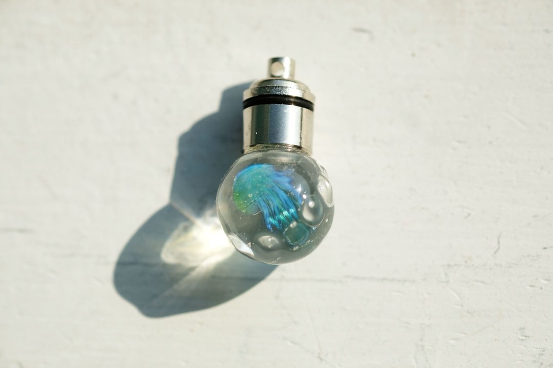 Jellyfish Lightbulb (green) 水母灯 (湖水绿色) - 颈链 - 玻璃 绿色