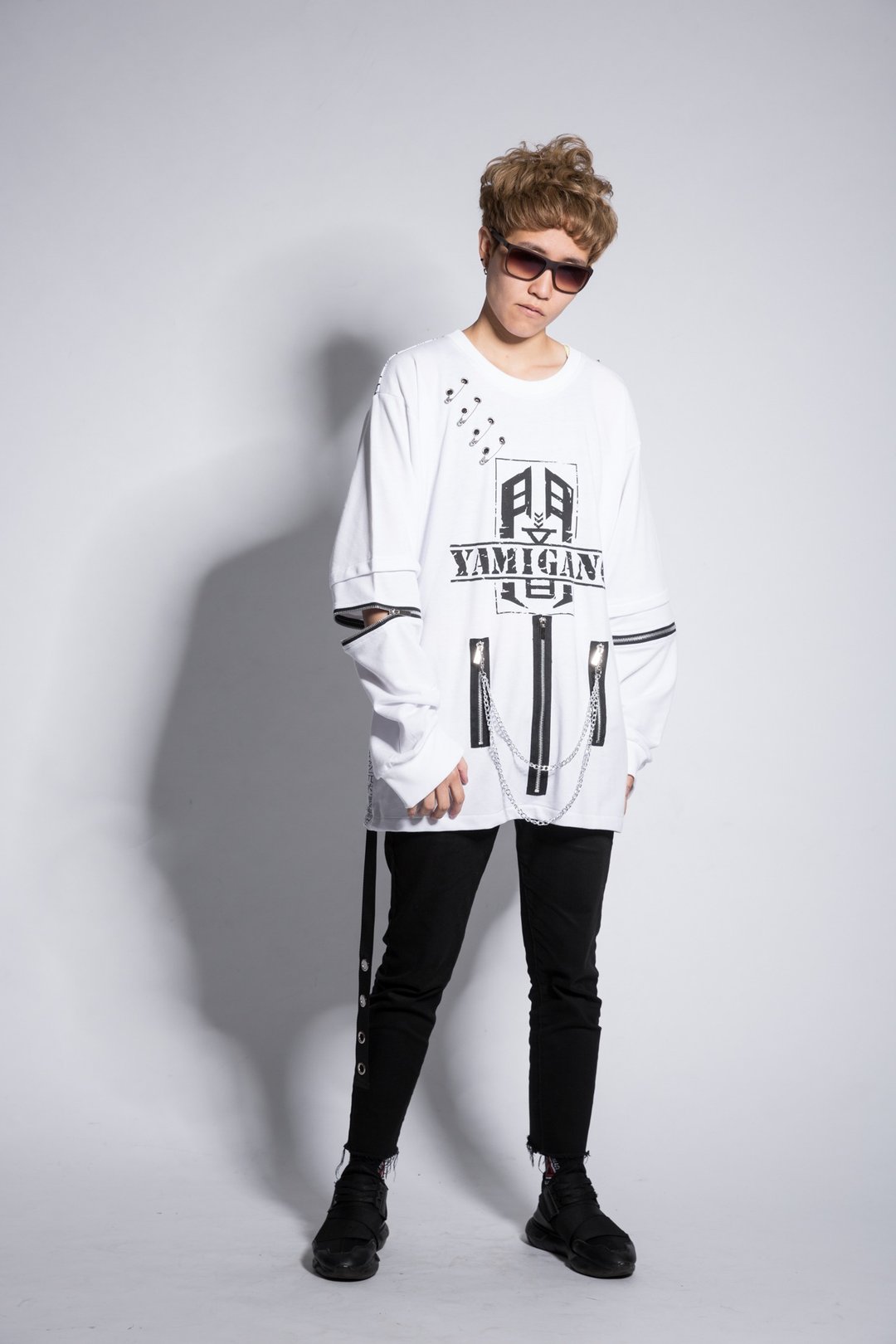 暗黑虚无 拉链别针铁链短版T恤 白 - 男装上衣/T 恤 - 聚酯纤维 白色