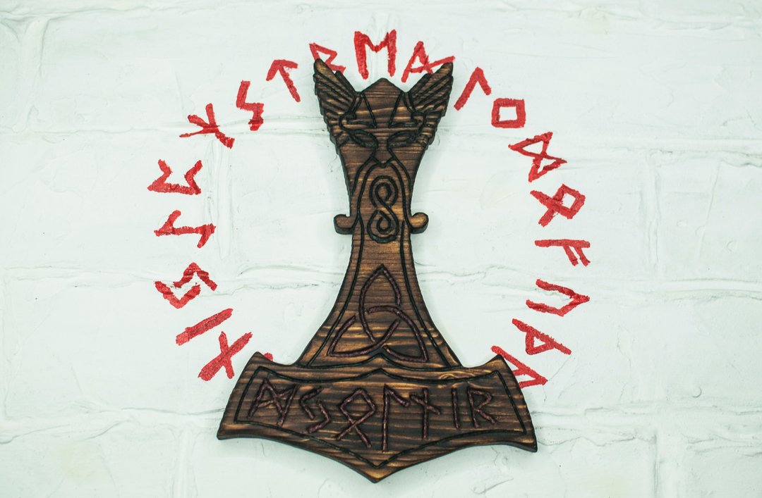 Wooden pano on the wall Thor Hammer Mjolnir scandinavian norse decor - 墙贴/壁贴 - 木头 咖啡色