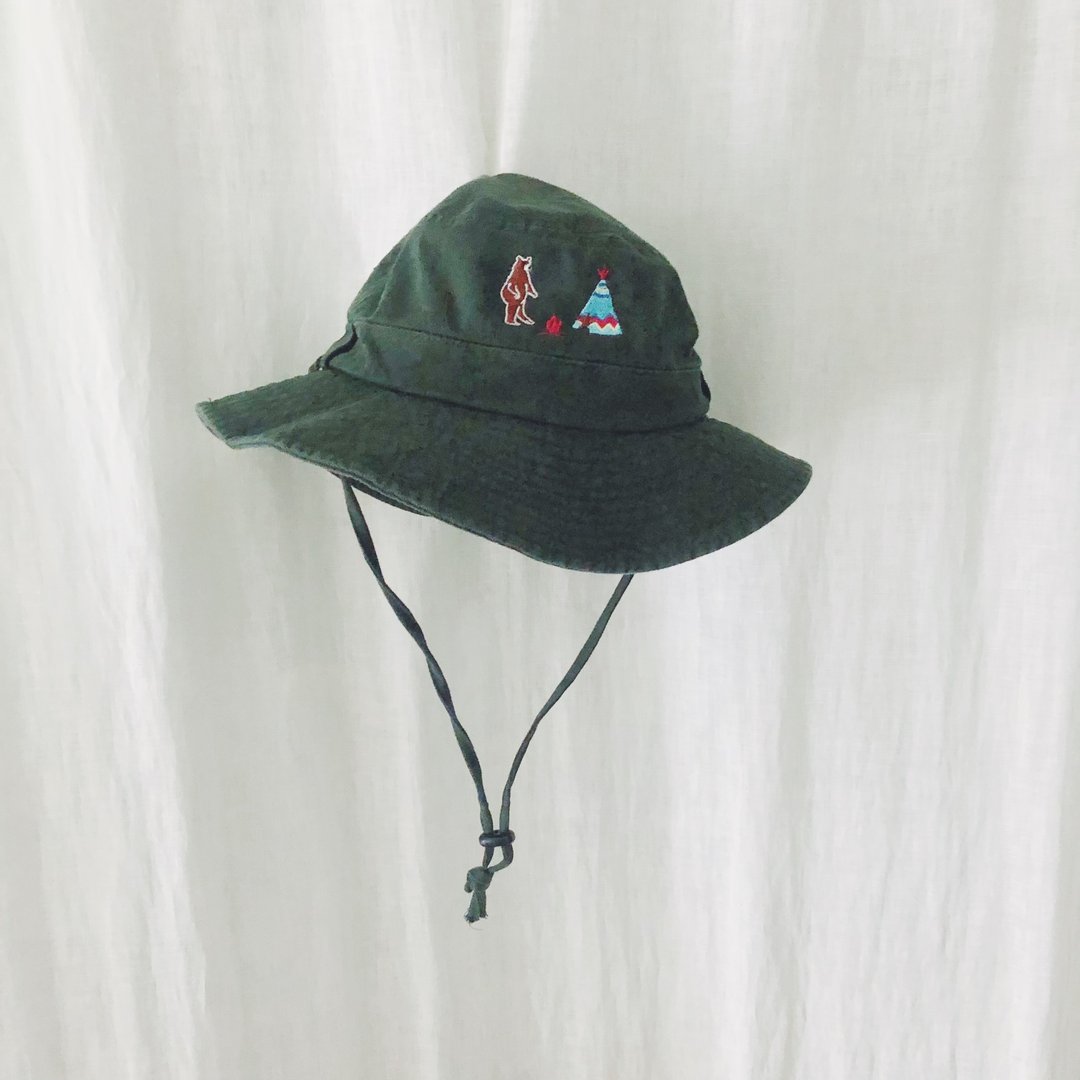 Embroidery-Fisherman HAT- Bear, Hedgehog, Dino, Alpaca / Dark Green【雙 11 限定】 - 帽子 - 棉 绿色