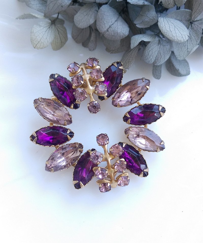 Vintage Jewelry 西洋古董饰品 优美 双紫钻 立体花形 环圈 别针 - 徽章/别针 - 其他金属 金色