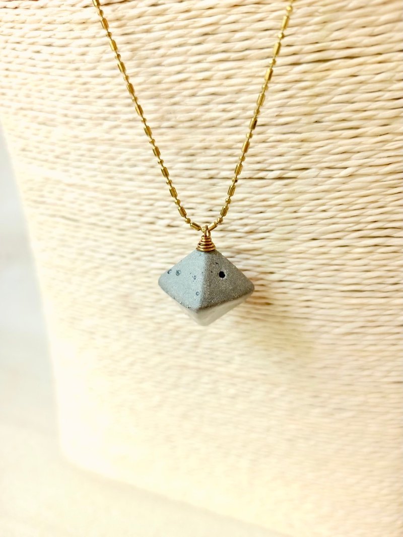 灰色复古半釉角锥中空香水瓶精油瓶陶项链 - 项链 - 陶 灰色