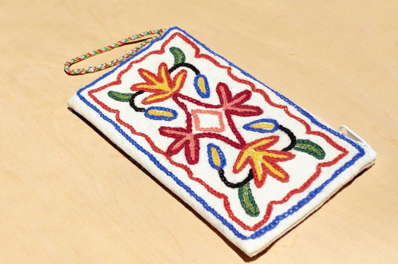 圣诞礼物 限量一件 手工刺绣长型收纳包 / 民族风包 / 相机包 / 化妆包 / 手机包 / 手拿包 -  民族风花朵刺绣图腾 - 化妆包/杂物包 - 棉．麻 多色