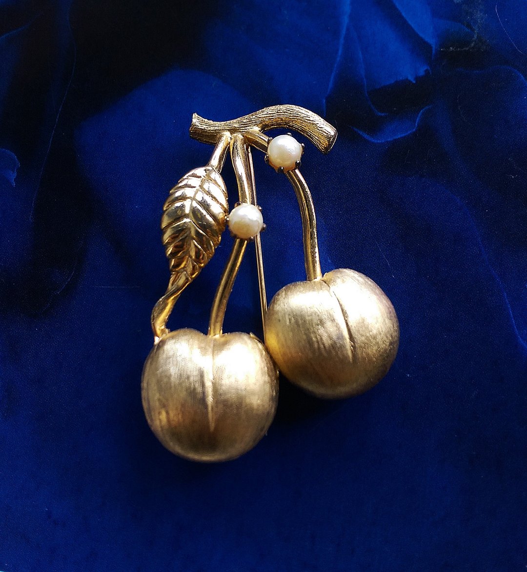 Vintage Jewelry 西洋古董饰品 BROOKS 带叶仿珠樱桃 别针 - 徽章/别针 - 其他金属 金色