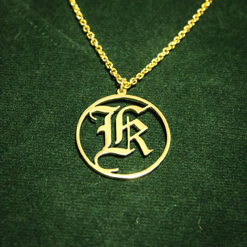 Customize name necklace one OldEnglish in round shape with gold plate - 项链 - 铜/黄铜 金色
