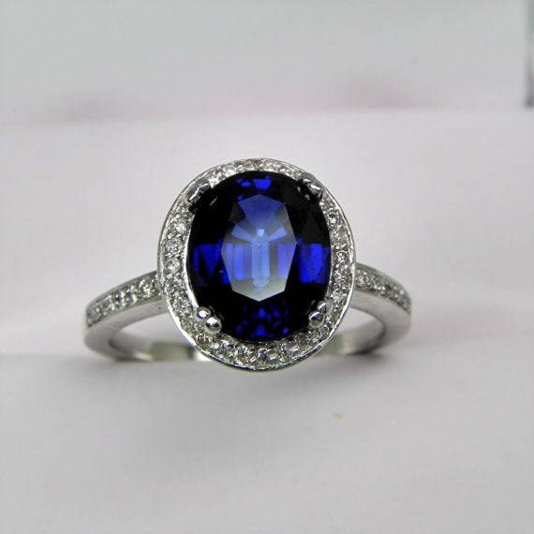 AAA 顶级人造蓝宝石，10x8 毫米，3.68 克拉，14K 白金戒指。 - 戒指 - 宝石 蓝色