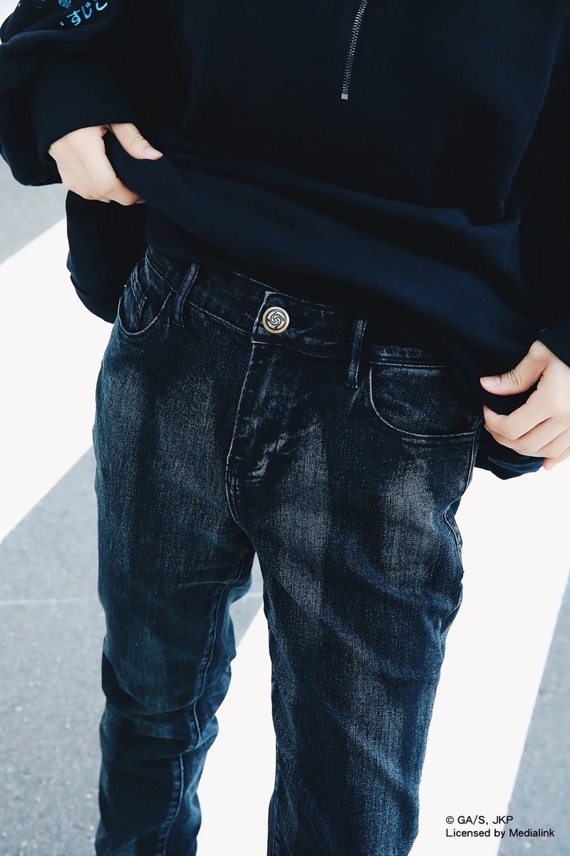 【XRAGE X 咒术回战联名】五条悟 刷色牛仔长裤 - 男士长裤 - 棉．麻 黑色