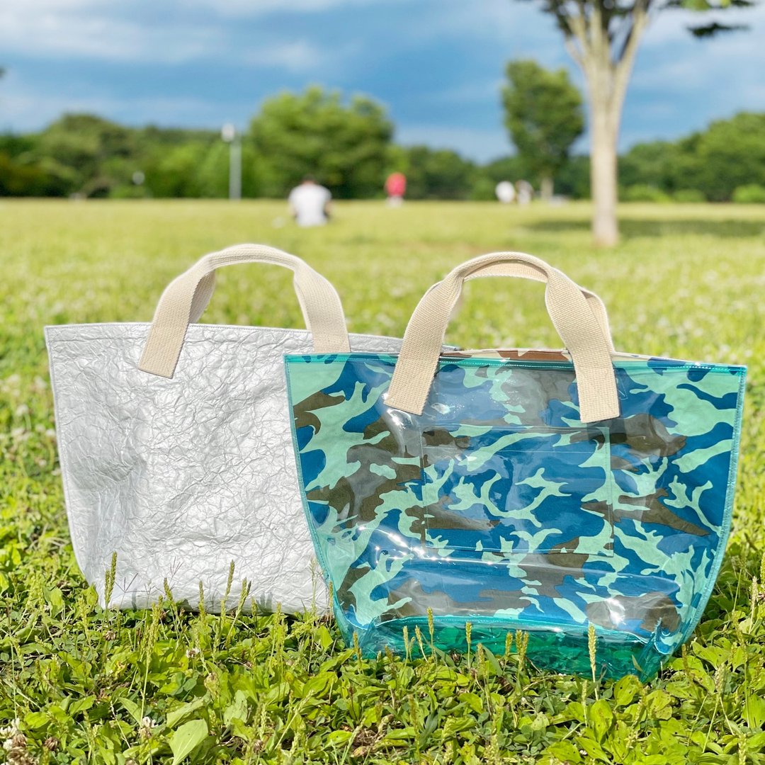 PVC 透明软片 & Tyvek / 不对称托特包 银×蓝迷彩 × (PVC) 蓝 - 手提包/手提袋 - 防水材质 蓝色