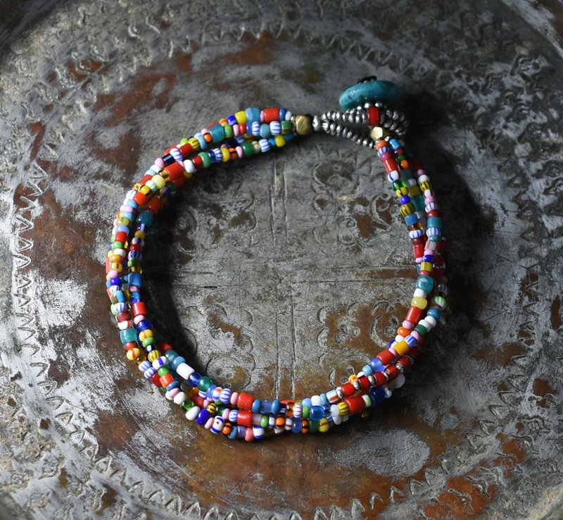 缤纷圣诞珠、红心珠与蓝绿色雪佛龙珠串成的四圈手链 - 手链/手环 - 玻璃 多色