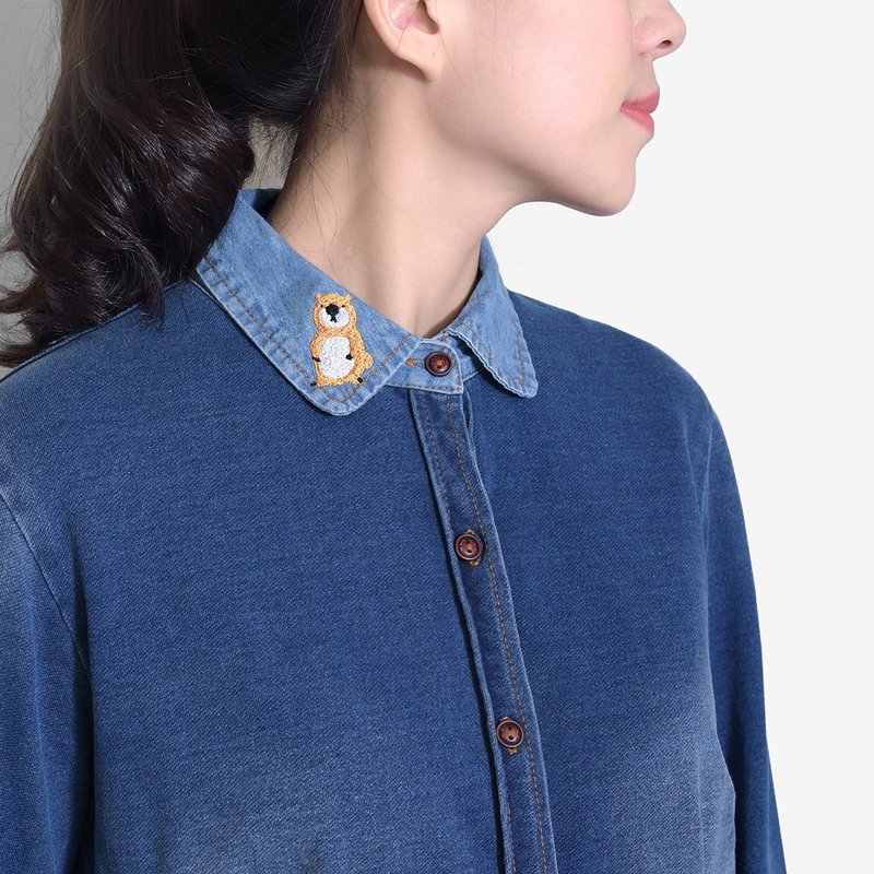 【墨儿推荐】假扮松鼠的小浣熊－刷色牛仔刺绣领衬衫 - 女装上衣 - 棉．麻 蓝色