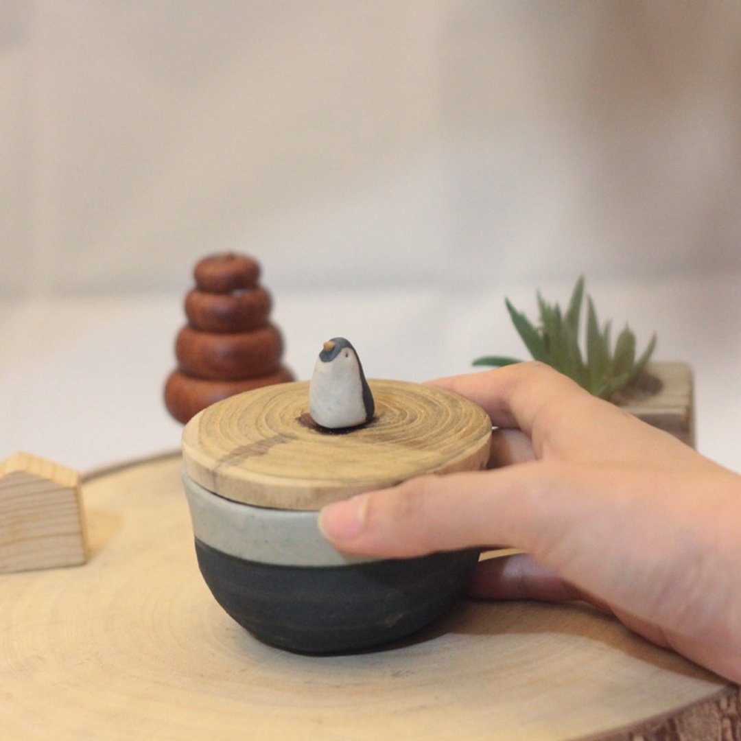 ceramic somebody cup - 花瓶/陶器 - 陶 白色