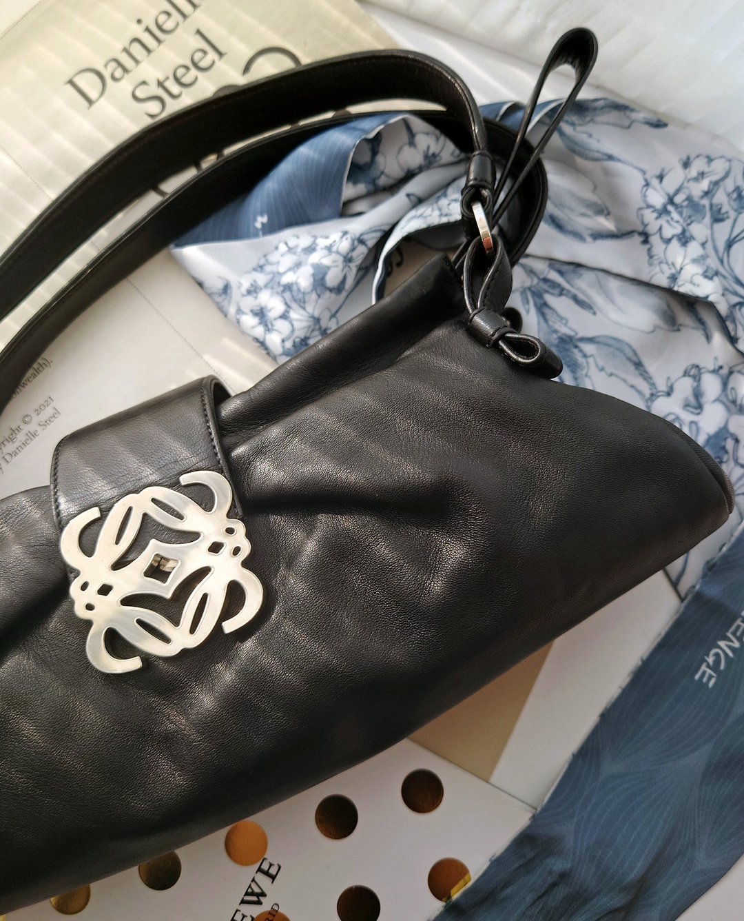 中古美品带尘袋 Loewe软糯单肩包手提包法棍包腋下包饺子包通勤包 - 侧背包/斜挎包 - 真皮 黑色