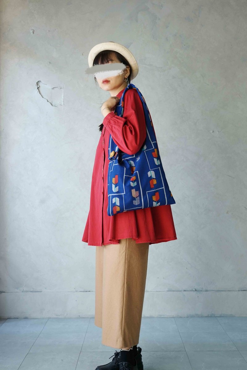 设计手作包-宝蓝色郁金香缇花日式和服改制购物袋侧背包 - 侧背包/斜挎包 - 羊毛 蓝色