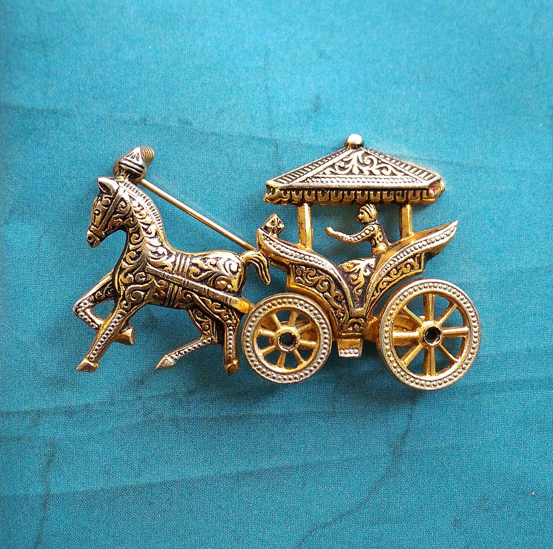 【美国西洋古董饰品】DAMASCENE 西班牙大马士革 马车 别针 - 徽章/别针 - 其他金属 金色
