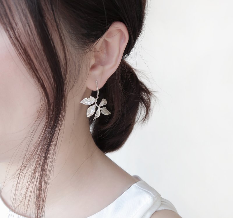 独家 925纯银 森林系 繁叶不对称 耳环 耳夹 一对 免费送礼包装 - 耳环/耳夹 - 纯银 白色