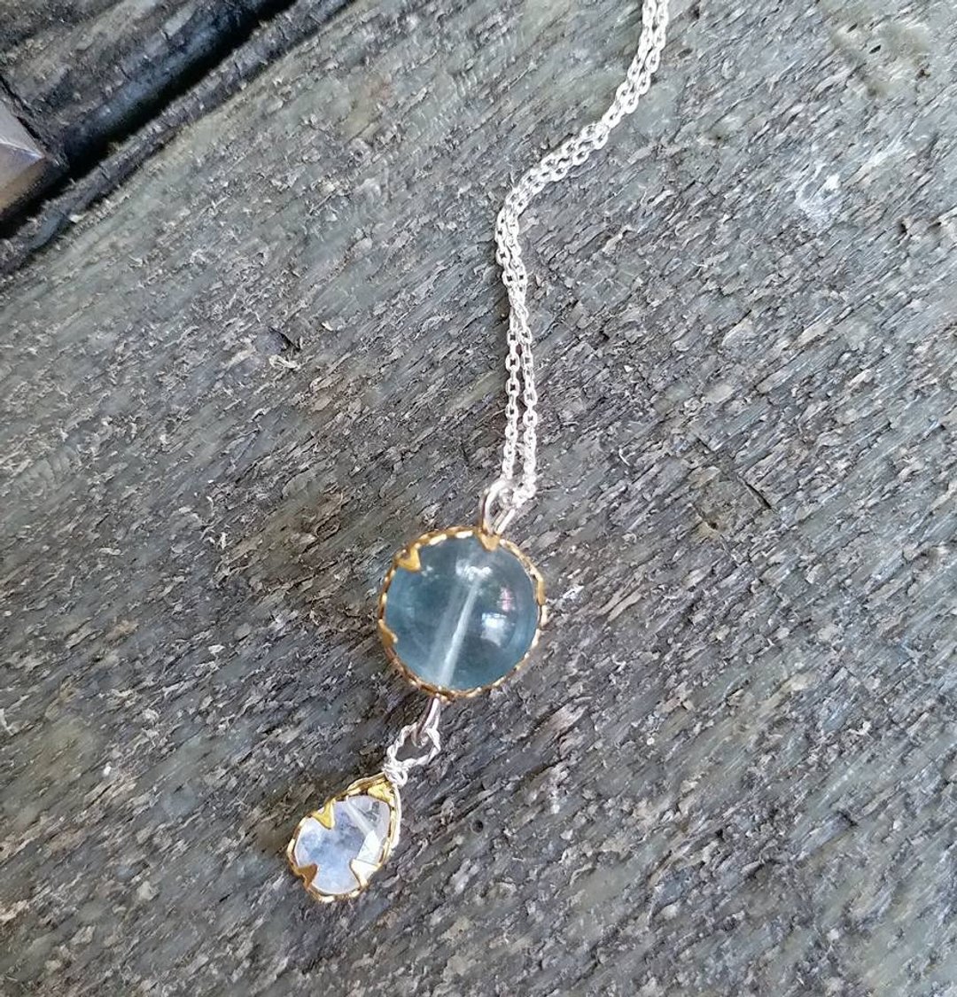 10mm蓝萤石，镀金包边， 7 /8mm 蓝光月亮石，925 纯银颈链 10mm flourite and 7/8mmmoonstone 925 silver necklace - 项链 - 宝石 蓝色