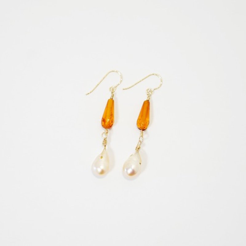 Mermaid tears 14kgf amber and pearl hook earrings - 耳环/耳夹 - 宝石 橘色