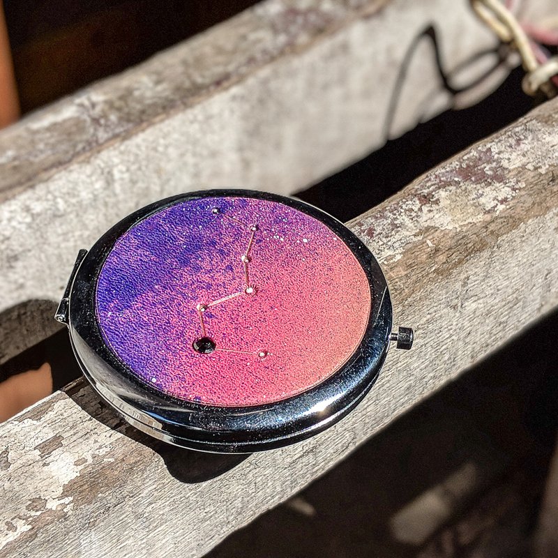 心中的小宇宙-随身镜子 - 彩妆刷具/镜子/梳子 - 真皮 粉红色