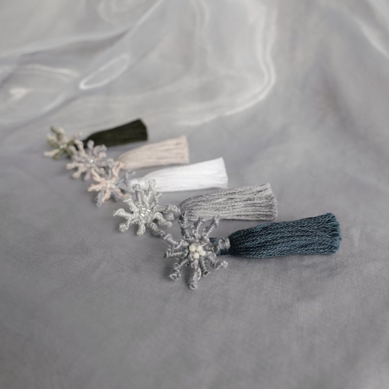 珊瑚花流苏・手工刺绣耳环 - 耳环/耳夹 - 绣线 多色