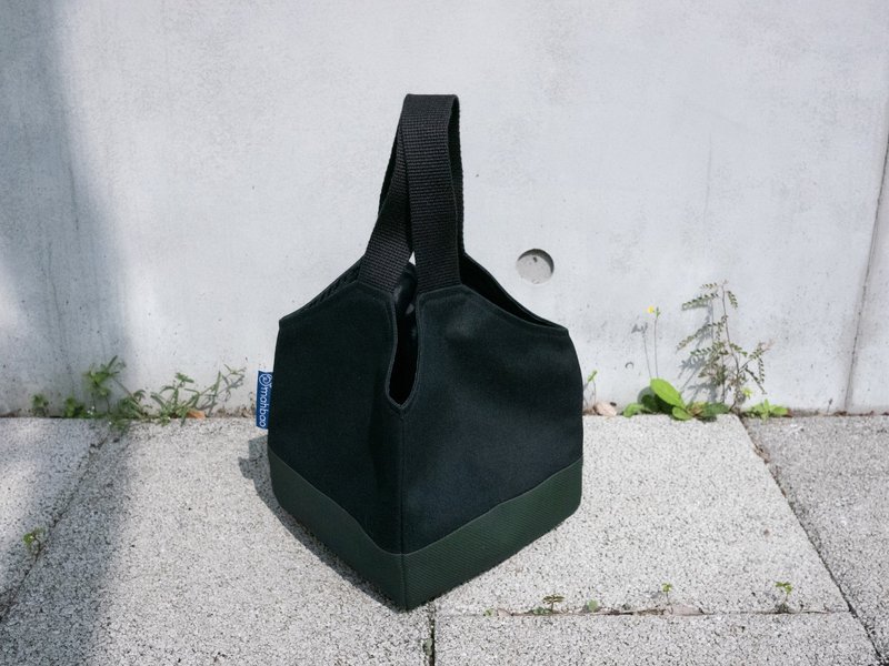 手作小提袋便当袋 黑色深墨绿 内里防水布及嬷包布标 - 手提包/手提袋 - 棉．麻 黑色