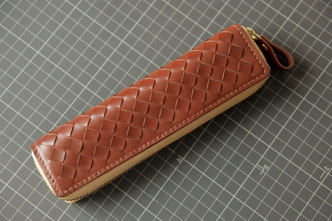 皮革diy材料包/完成品 编织皮面笔袋 文具收纳盒 免费刻字 - 皮件 - 真皮 