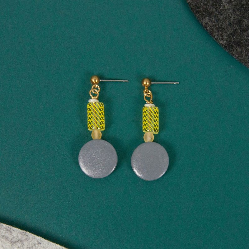 灰黄琉璃几何耳环 - 耳环/耳夹 - 琉璃 黄色