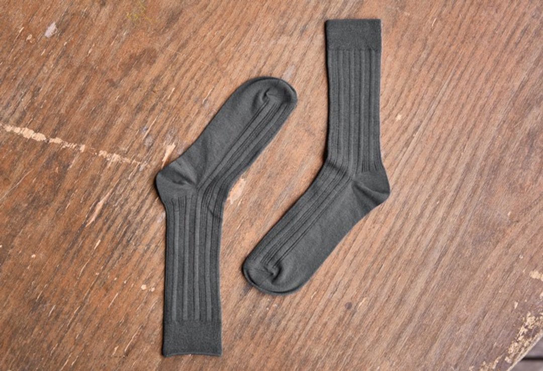 林果良品Spandex 基本罗纹绅士袜 炭灰 - 绅士袜 - 棉．麻 灰色