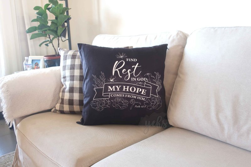 圣经经文枕头套-无枕芯 | 美式乡村风 | 福音礼物 | 诗篇62:5 - 枕头/抱枕 - 棉．麻 黑色