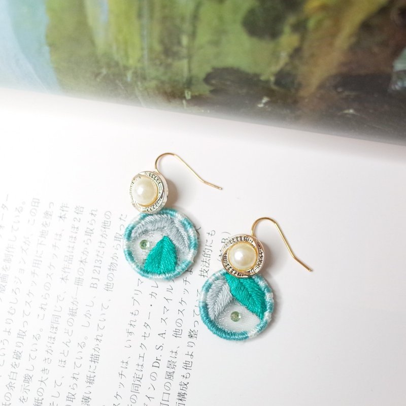 植物#13 绿叶 手刺绣耳环 耳针/耳夹 - 耳环/耳夹 - 绣线 绿色