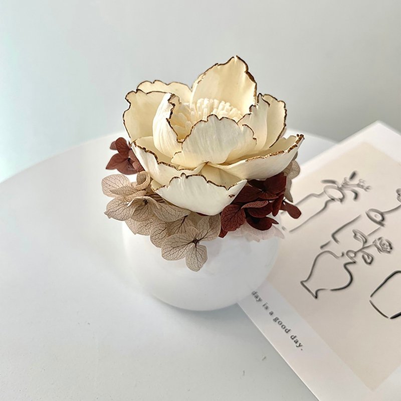 【艹弄花艺】扩香花礼盒-镶边牡丹 (附香氛精油) - 香薰/精油/线香 - 植物．花 