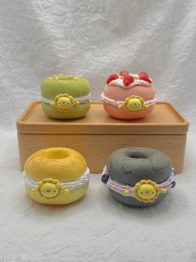 【玫泥手作】小狮夹心贝果牙刷座/牙签座/干燥花/摆饰 - 摆饰 - 粘土 黄色