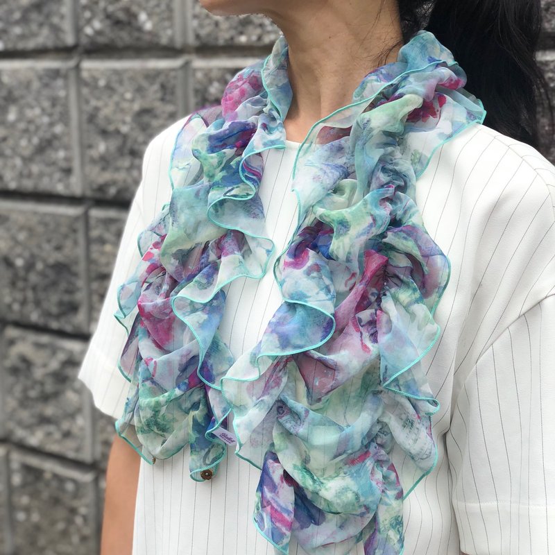 Ballett 柔和花卉印花缩皱丝巾 蓬松柔软 一戴即时髦 日本制造 可居家清洗 - 丝巾 - 聚酯纤维 蓝色