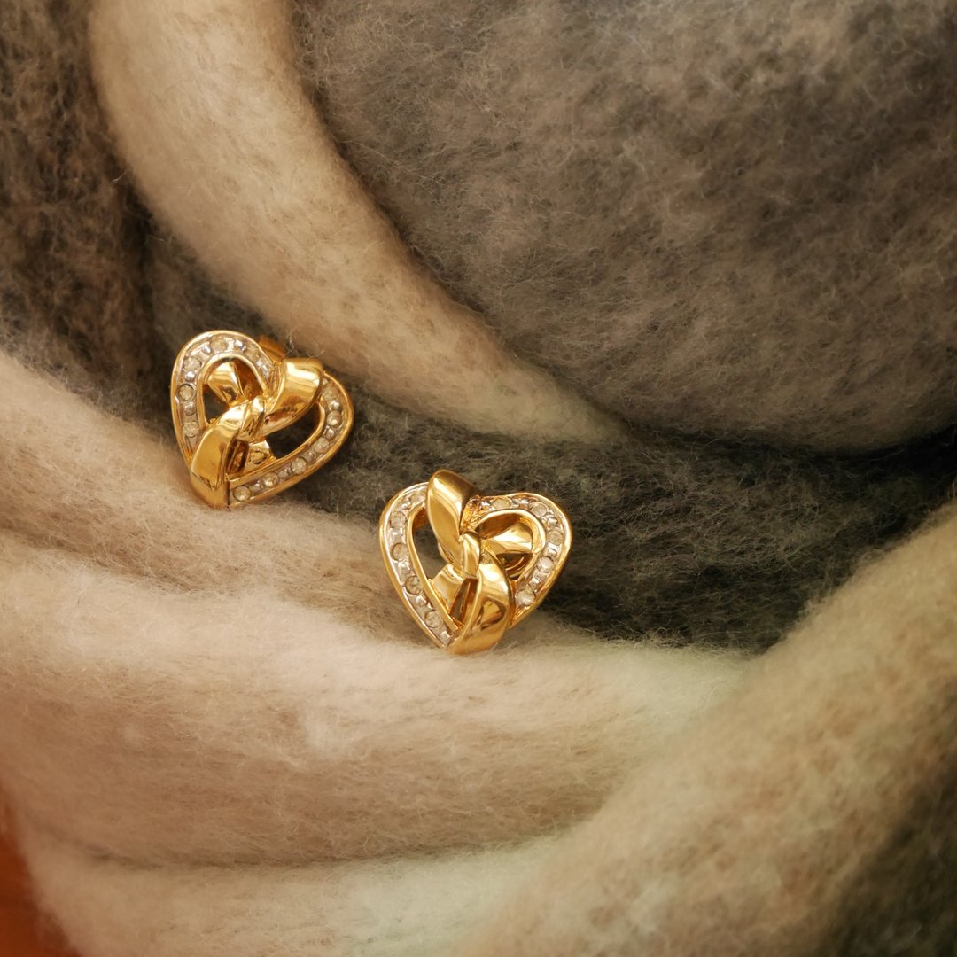 老又好古董珠宝 金色缎带爱心莱茵石夹式耳环 NINA RICCI C1180 - 耳环/耳夹 - 其他金属 金色