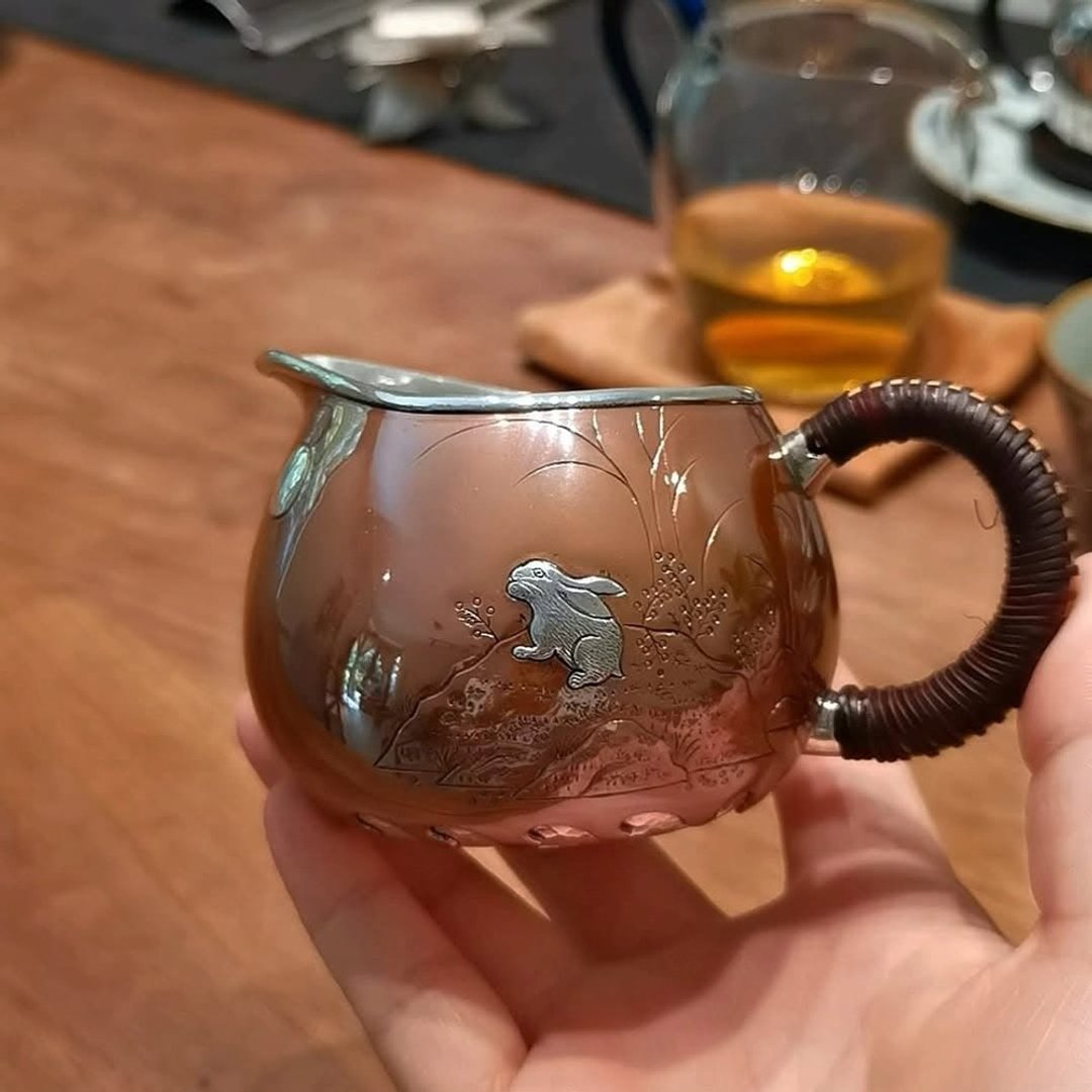 尚幀品大師系列 寸彥同大師手造 銅包銀玉兔望月公道杯 150cc - 茶具/茶杯 - 纯银 