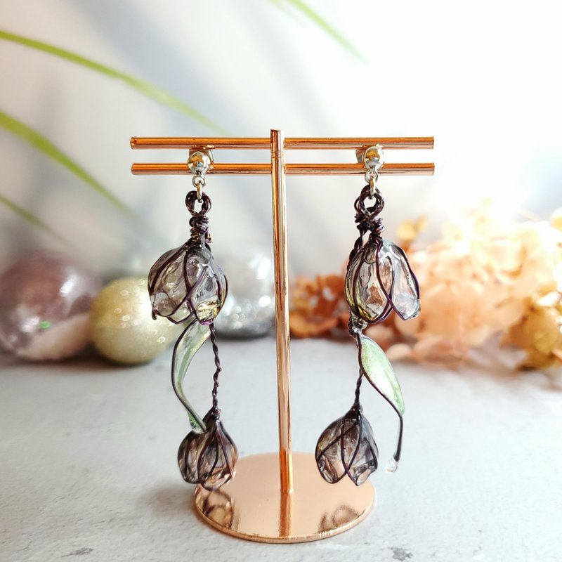 雨后的紫郁金香造花液耳环 水晶花树脂 - 耳环/耳夹 - 树脂 紫色