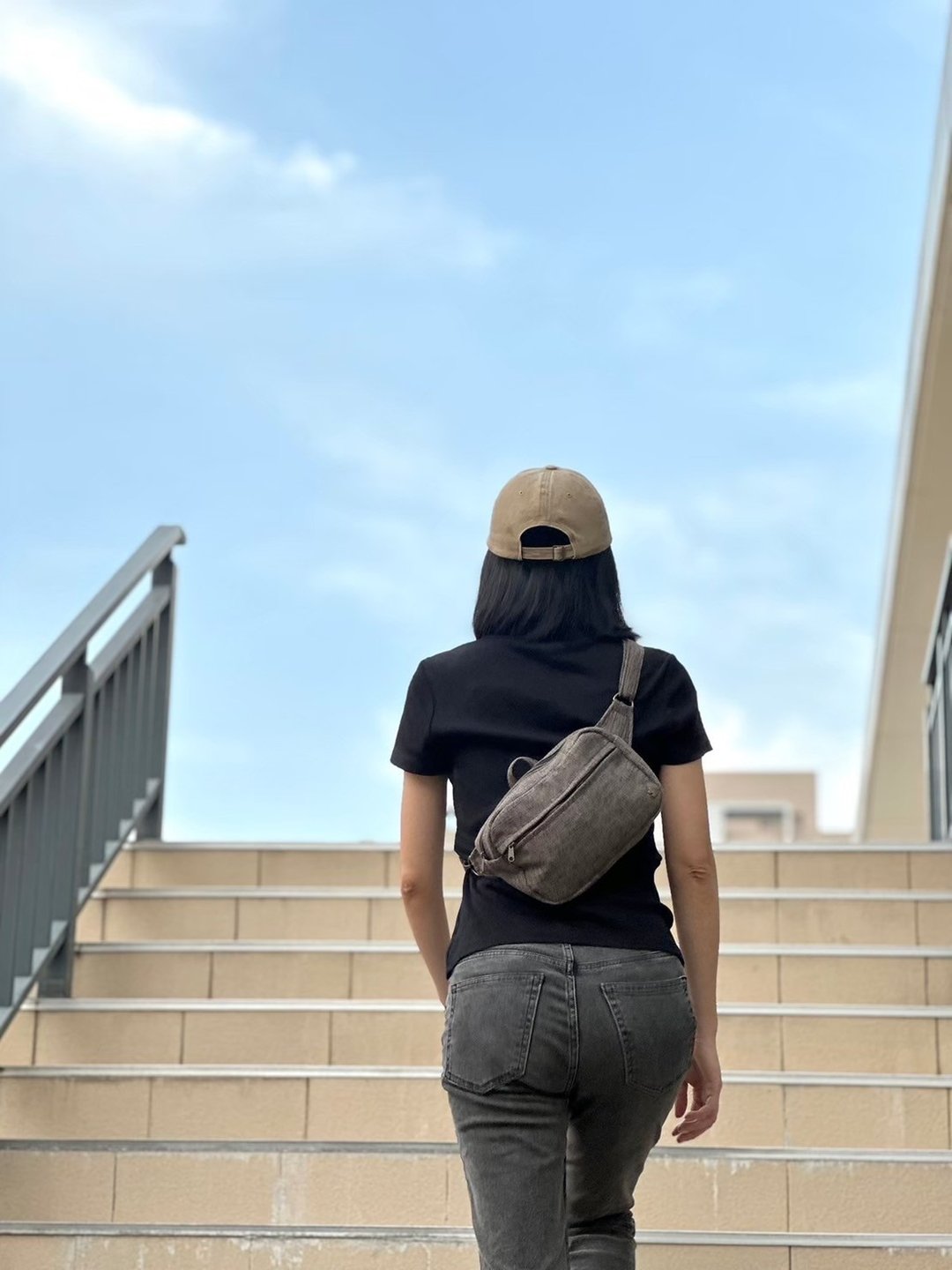 台湾原创-Vegan假期包-胡桃色 - 侧背包/斜挎包 - 棉 咖啡色