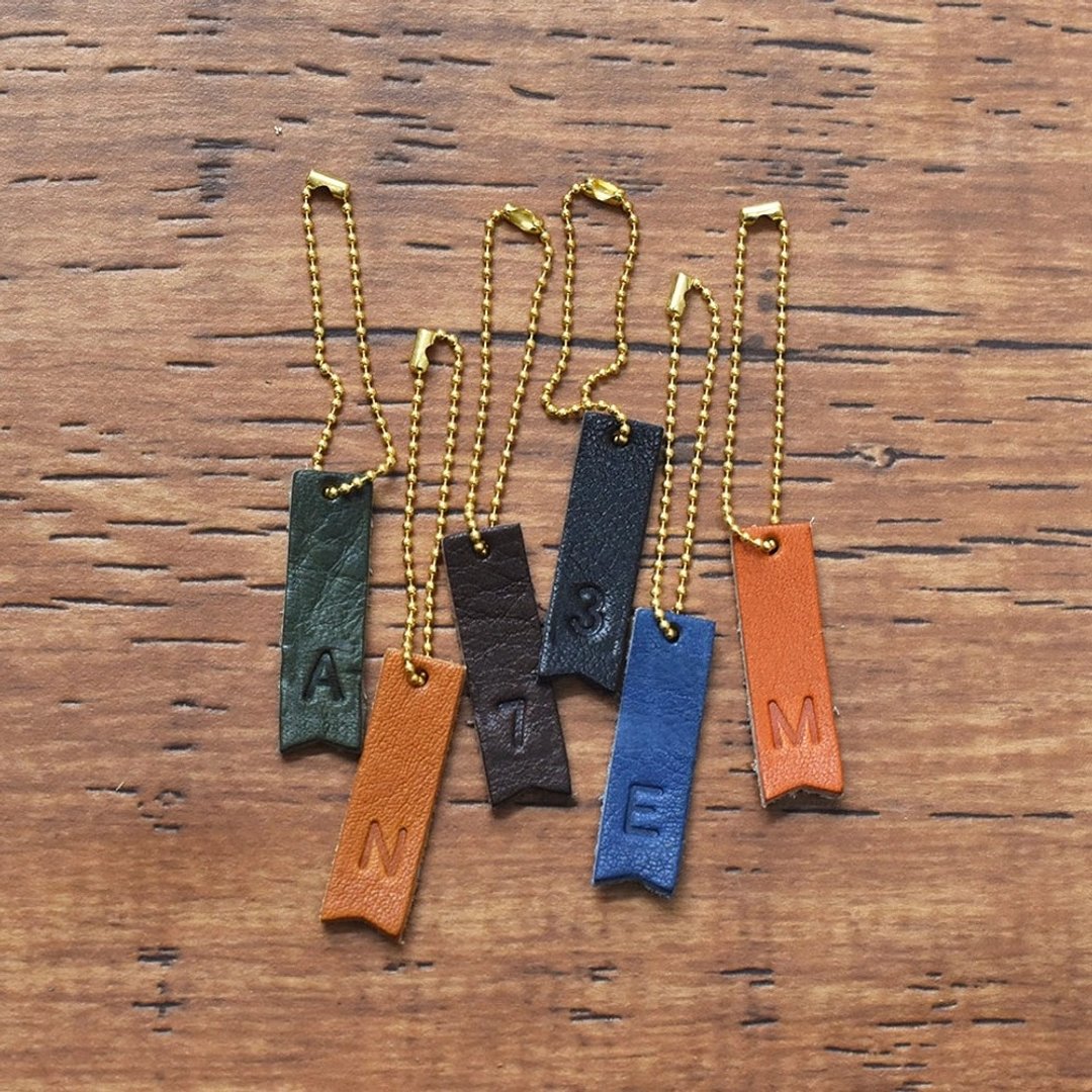 日本制 小吊饰 真皮 栃木皮革 头文字 定制刻字 皮革制品 - 钥匙链/钥匙包 - 真皮 多色
