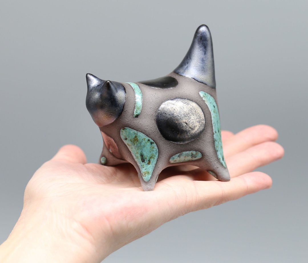 手工陶瓷猫咪雕塑 – 当代黏土艺术摆件，独特动物装饰， - 花瓶/陶器 - 粘土 