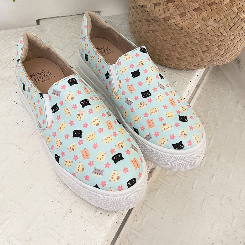 Paidal x 黄阿玛 樱花满版印刷电绣厚底懒人鞋不弯腰鞋-浅水蓝 - 女款休闲鞋 - 棉．麻 蓝色