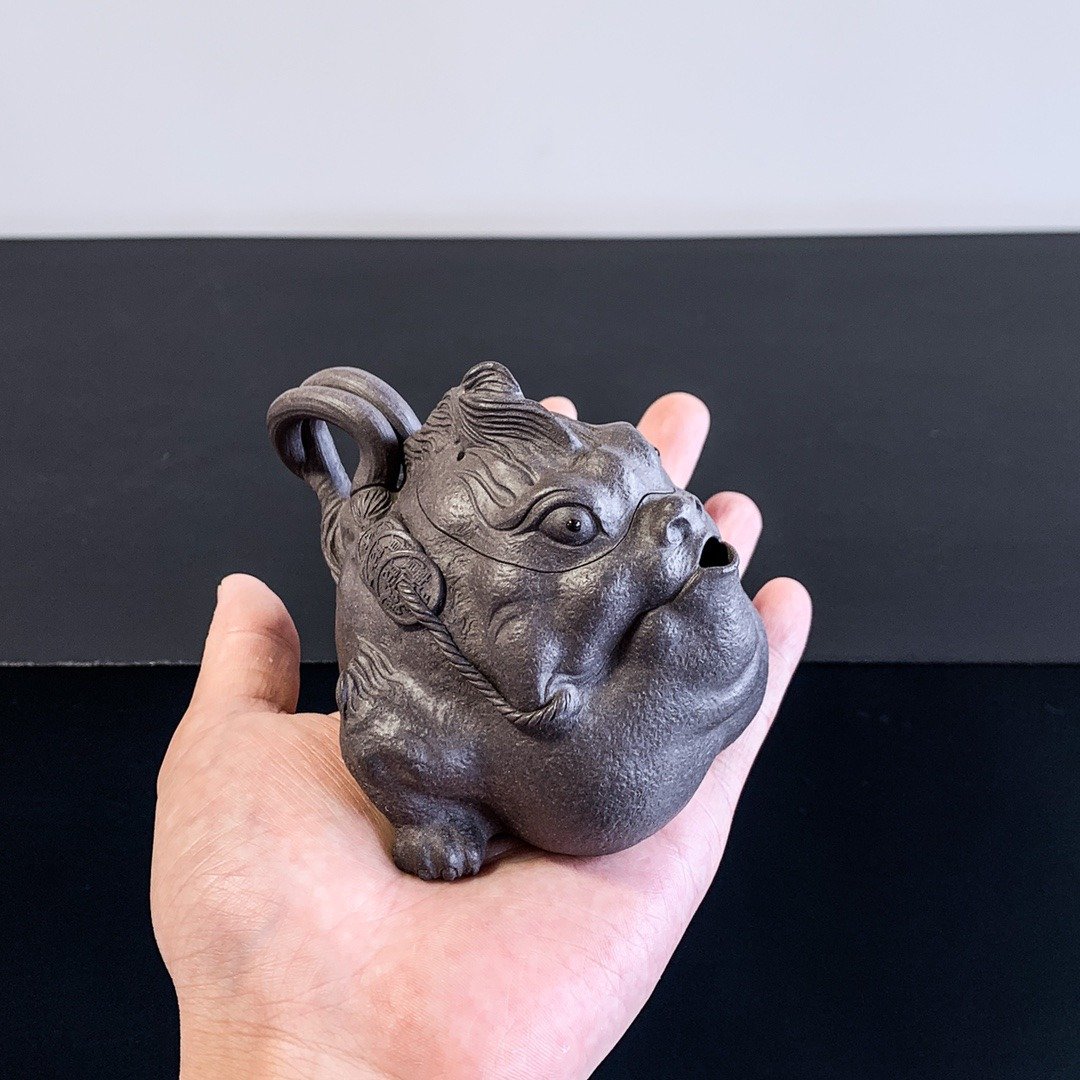紫砂壶金蟾壶 200cc 原矿青灰泥 做工精细 金蟾造型有趣 属于传统 - 茶具/茶杯 - 陶 灰色