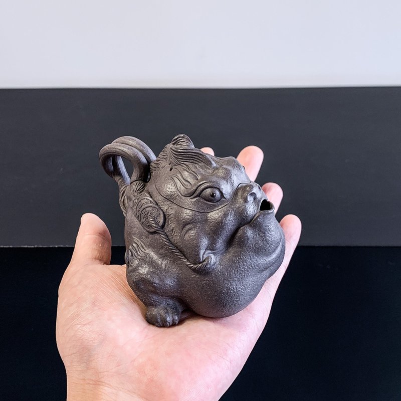 紫砂壶金蟾壶 200cc 原矿青灰泥 做工精细 金蟾造型有趣 属于传统 - 茶具/茶杯 - 陶 灰色