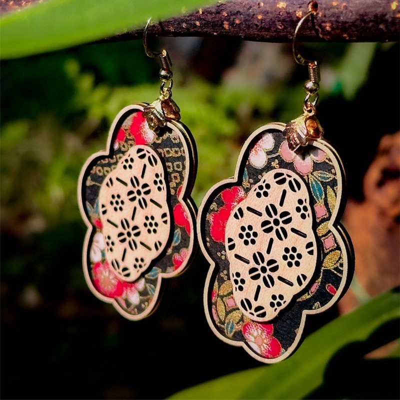 【日花格纸】锅岛-木格镂空窗花和纸垂吊大耳环 - 耳环/耳夹 - 木头 