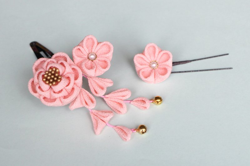 Pure silk camellia hair decoration Mini pink U pin flower with one wheel knob workmate - 发饰 - 丝．绢 粉红色