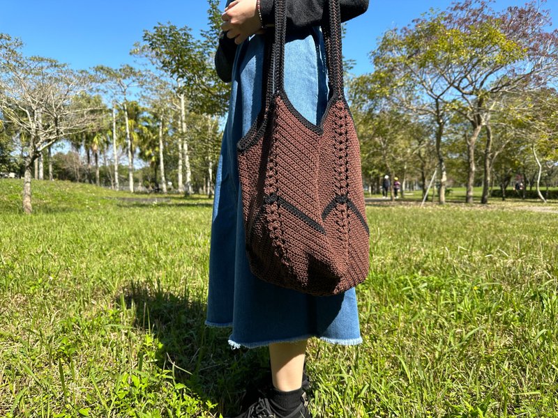 //大容量首选// 肩背托特包(黑咖色) - 侧背包/斜挎包 - 棉．麻 咖啡色