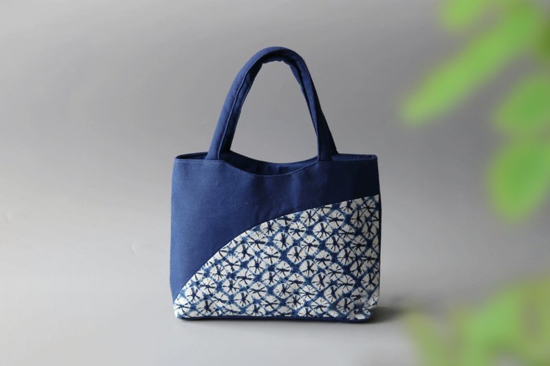 春秋扎染 | 植物染 蓝染 | 扎染拼布拎包 - 手提包/手提袋 - 棉．麻 