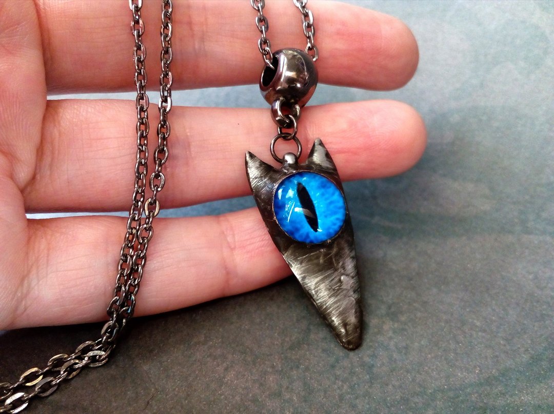Stained glass CAT necklace. 爱猫的人 eyes cat tin soldered pendant. 貓眼 項鍊 貓頭 焊接猫头 - 项链 - 其他材质 