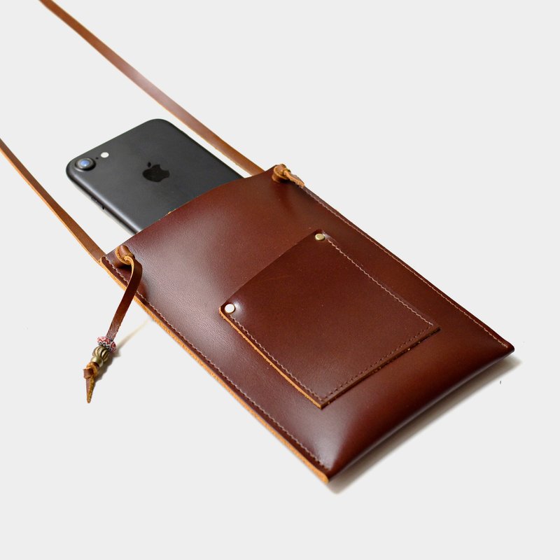【阿里山上的电话亭】 牛皮手机袋 颈挂 IPHONE6、6s、7 PLUS 可放悠游卡、证件 (红棕色皮革) - 手机壳/手机套 - 真皮 咖啡色